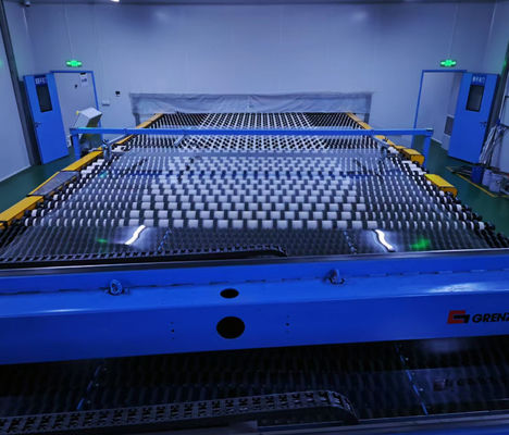 Хорошая цена Специальное ультрабелое плавучее стекло для применения в полупроводниках Регулярный размер 1300 * 1100 мм Опциональная толщина 0,25 мм - 2 мм онлайн